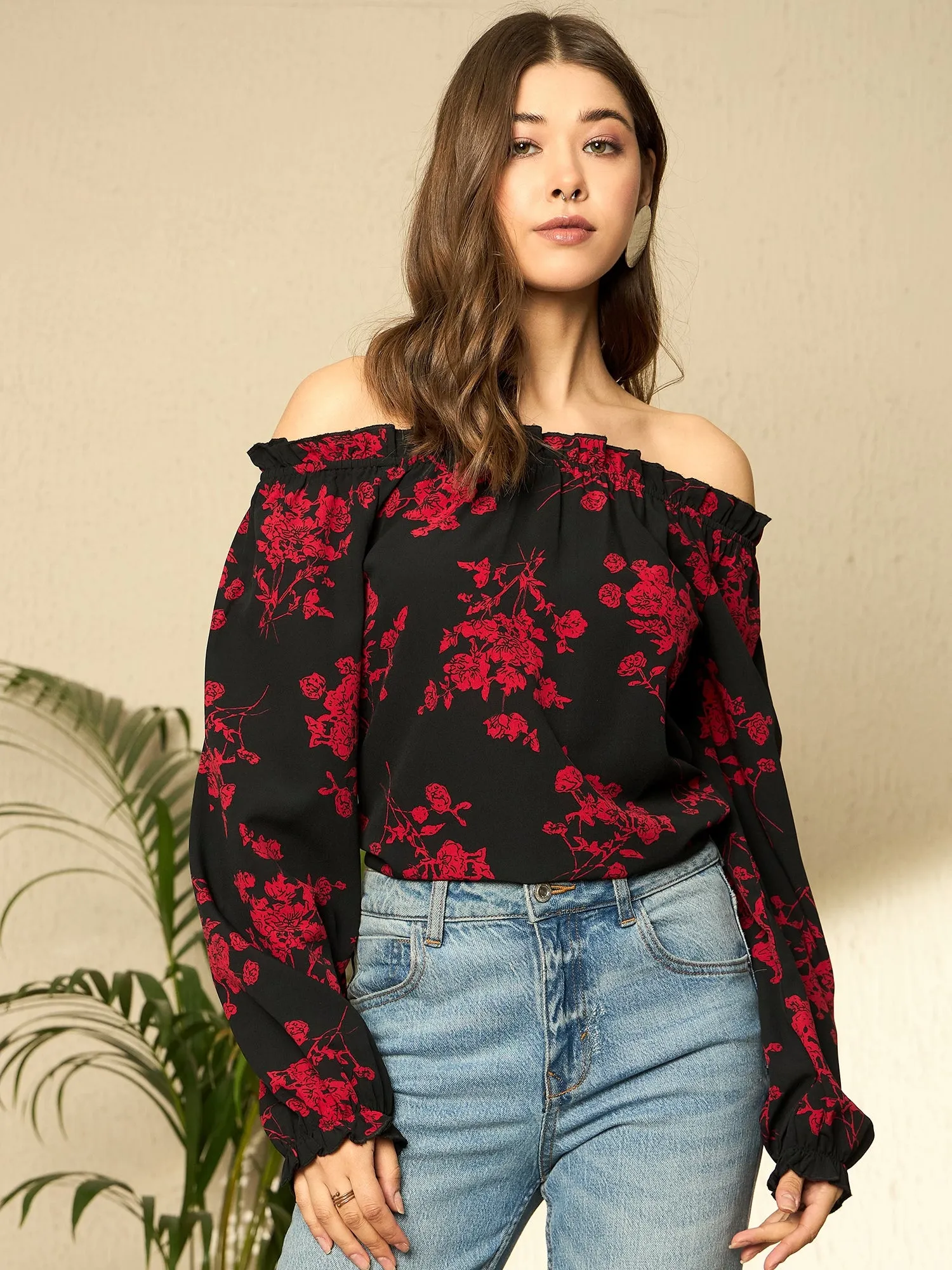 Berrylush Women Black Floral Printed Off-Shoulder Sleeveless Regular Top
