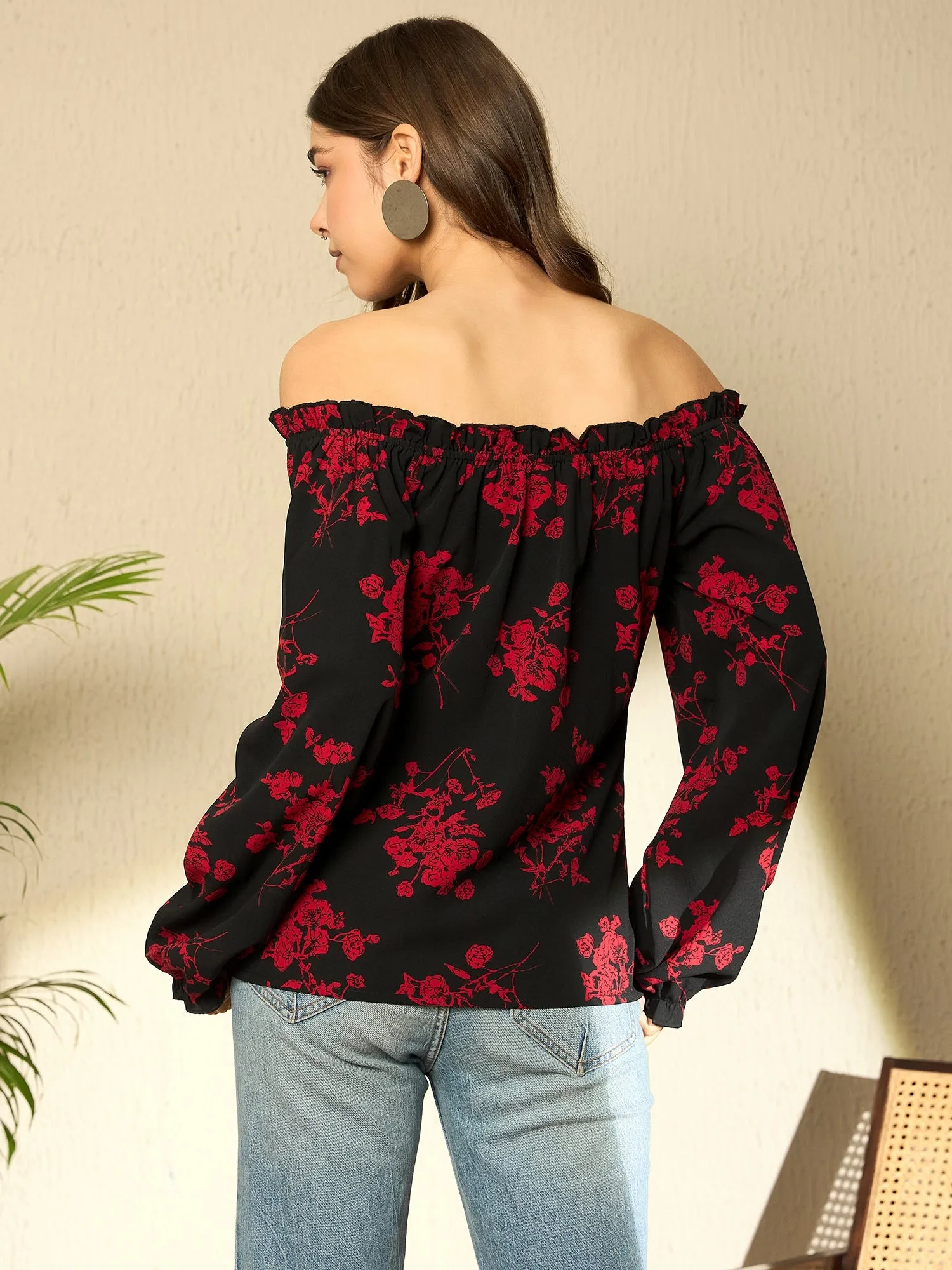 Berrylush Women Black Floral Printed Off-Shoulder Sleeveless Regular Top