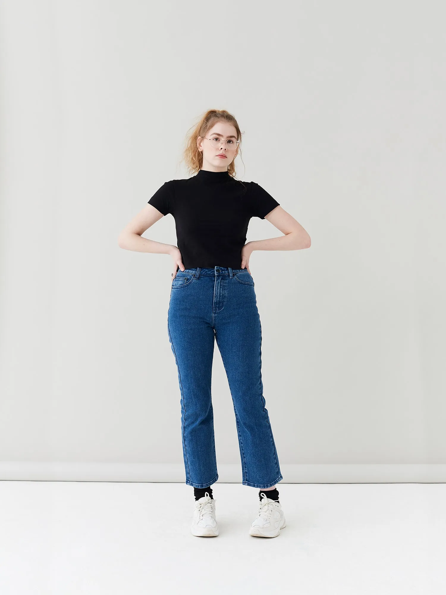 LO Straight Leg Jeans - Mid Wash